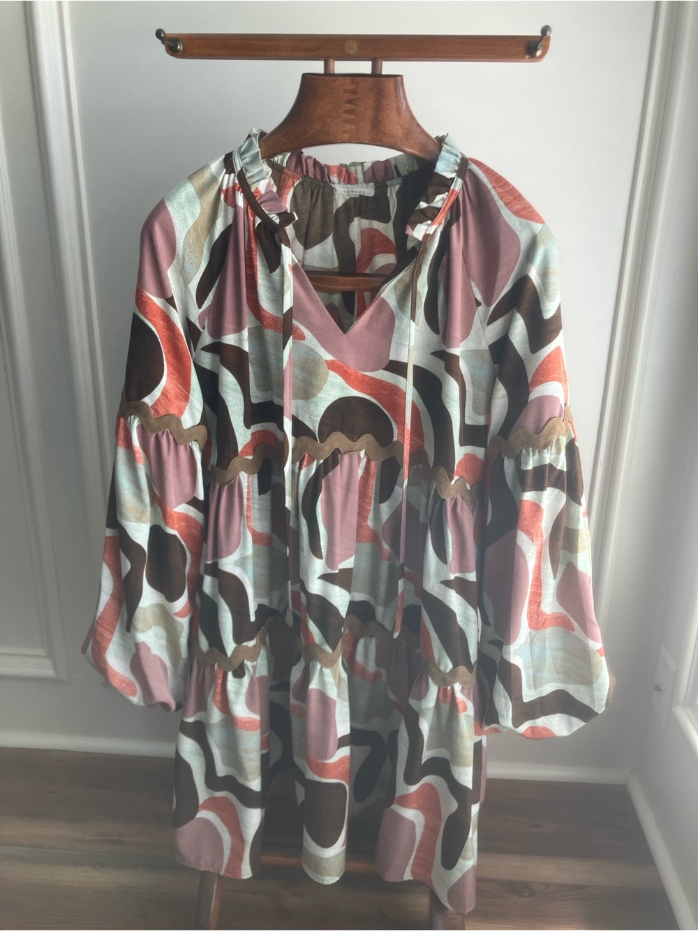JODIFL Abstract Print Tiered Mini Dress L Balloon Sleeve Ric Rac Boho